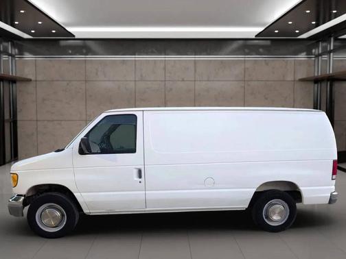 White 1997 Ford E250 RV