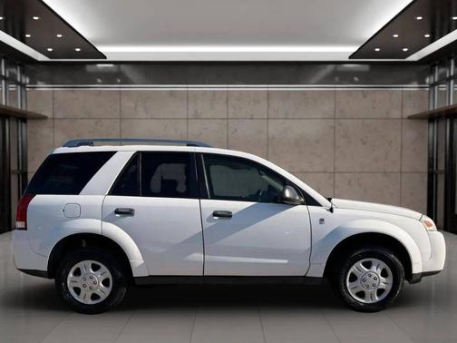 White 2006 Saturn Vue