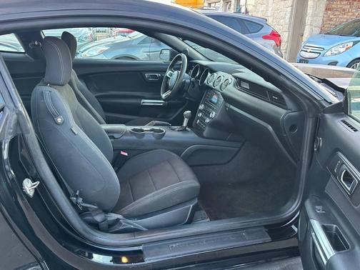 2015 Ford Mustang V6