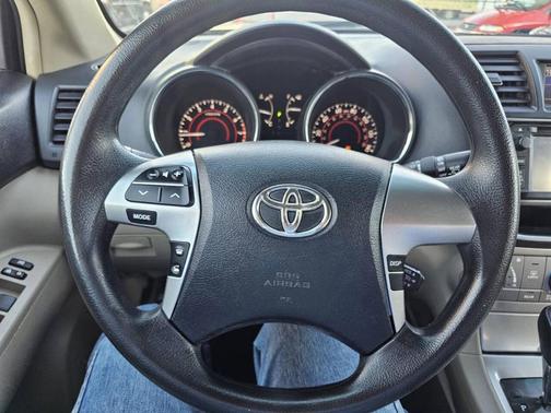 2013 Toyota Highlander SE