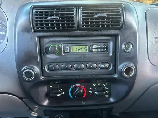 White 2010 Ford Ranger XL
