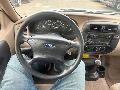 White 2001 Ford Ranger