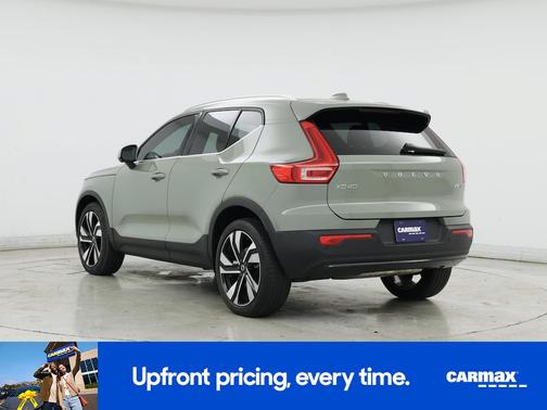 2023 Volvo XC40 B4 Plus Bright Theme