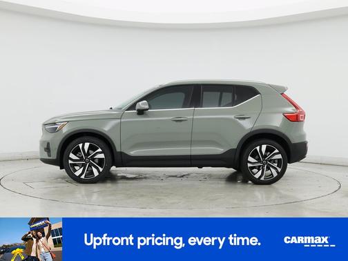 2023 Volvo XC40 B4 Plus Bright Theme