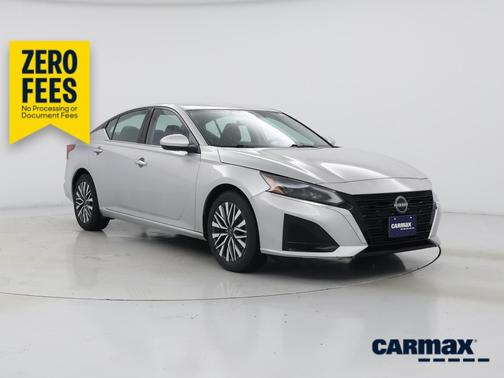 Silver 2023 Nissan Altima SV