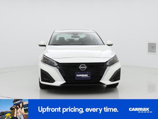 White 2023 Nissan Altima SL