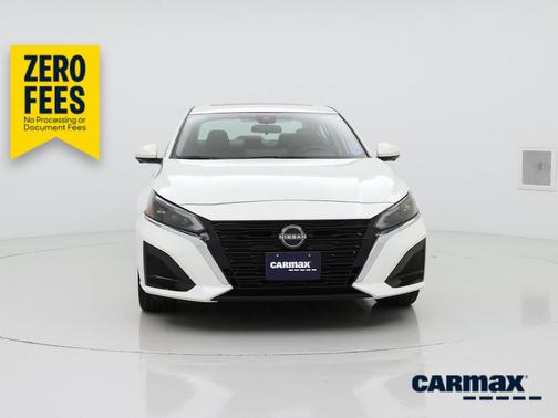 White 2023 Nissan Altima SL