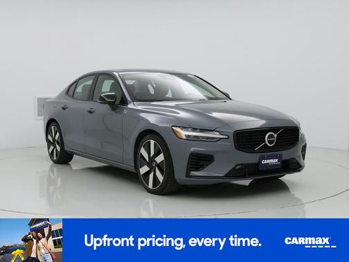 2023 Volvo S60 Recharge Plug-In Hybrid T8 Plus Dark Theme