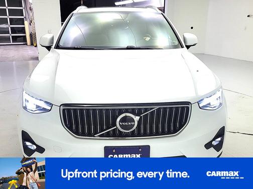 White 2023 Volvo XC40 B5 Plus Bright Theme