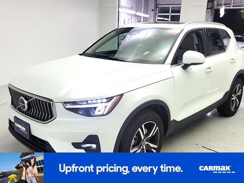 White 2023 Volvo XC40 B5 Plus Bright Theme