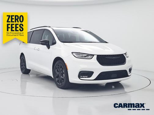 White 2023 Chrysler Pacifica Limited