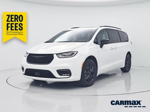 White 2023 Chrysler Pacifica Limited