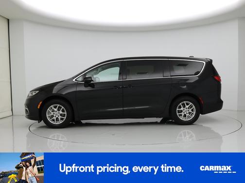 Black 2023 Chrysler Pacifica Touring L