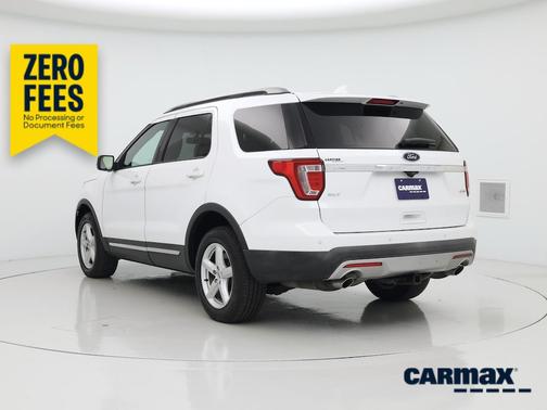White 2017 Ford Explorer XLT