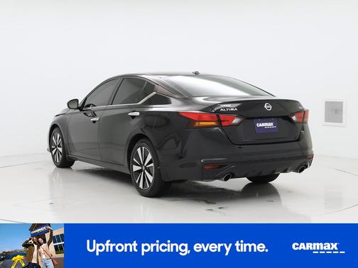 Black 2022 Nissan Altima SV