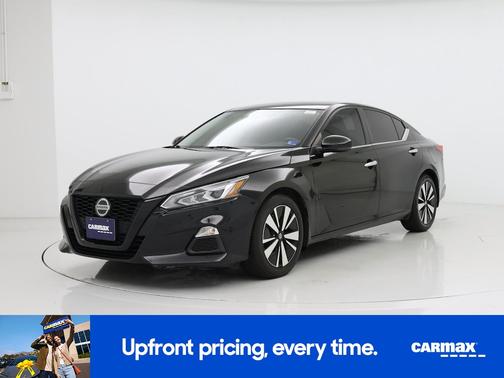 Black 2022 Nissan Altima SV