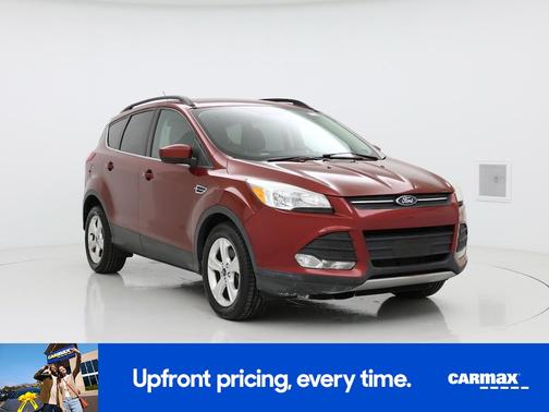 Red 2015 Ford Escape SE