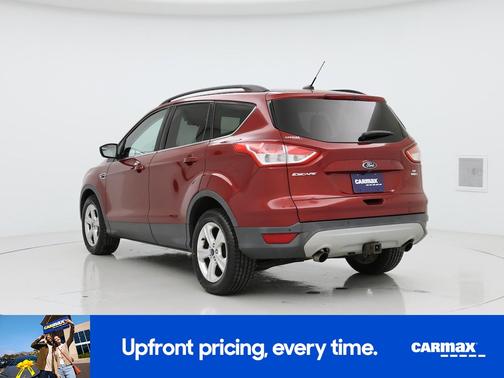 Red 2015 Ford Escape SE