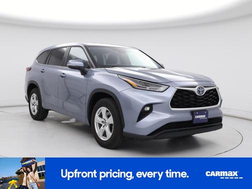 Gray 2024 Toyota Highlander Hybrid LE