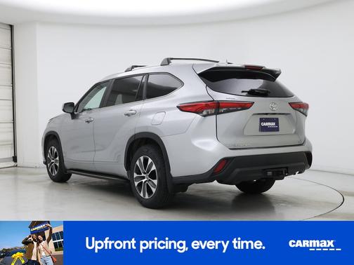 Silver 2023 Toyota Highlander XLE