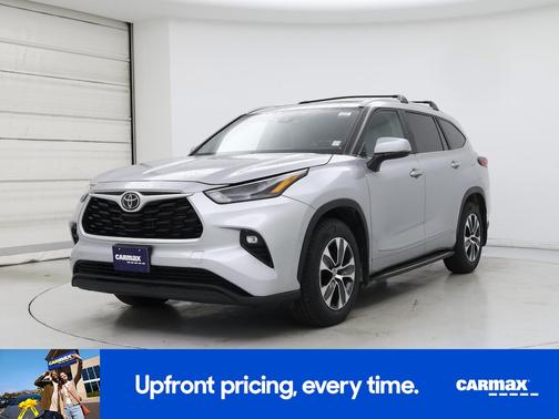 Silver 2023 Toyota Highlander XLE