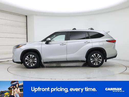 Silver 2023 Toyota Highlander XLE
