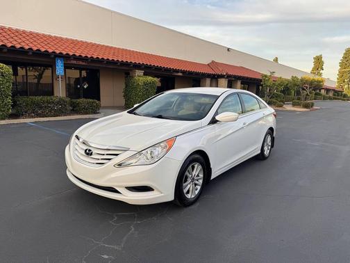 Shimmering White 2013 Hyundai SONATA GLS