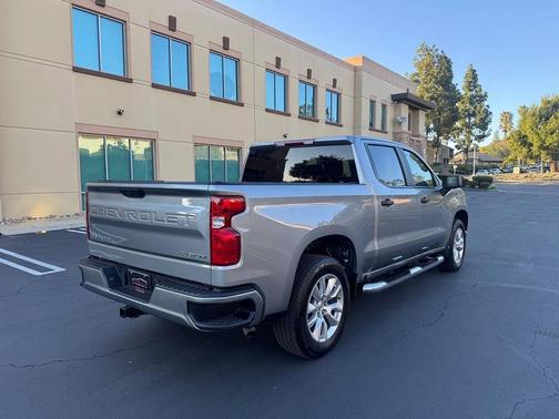 Sterling Gray Metallic 2025 Chevrolet Silverado 1500 Custom