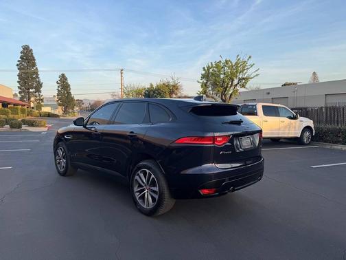 2018 Jaguar F-PACE 25t Premium