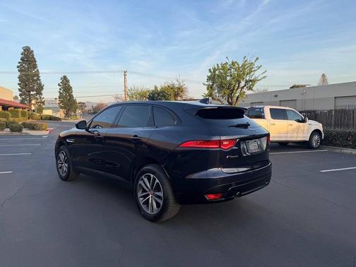 2018 Jaguar F-PACE 25t Premium