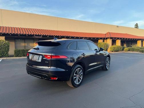 2018 Jaguar F-PACE 25t Premium