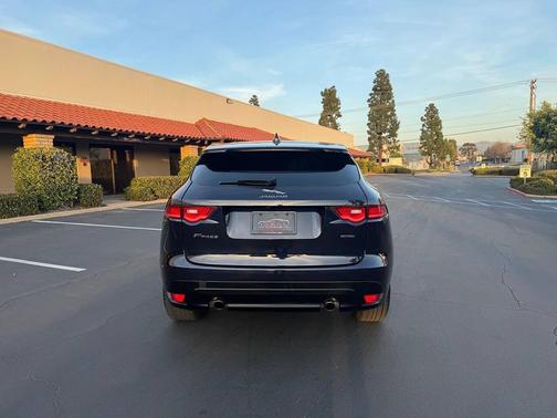 2018 Jaguar F-PACE 25t Premium