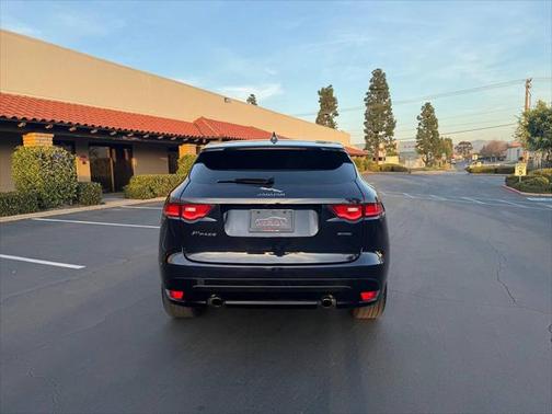 2018 Jaguar F-PACE 25t Premium