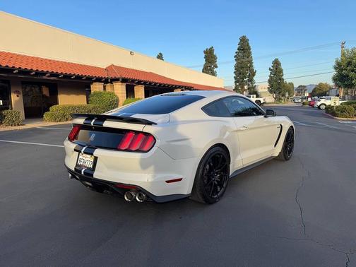 2016 Ford Shelby GT350 Base