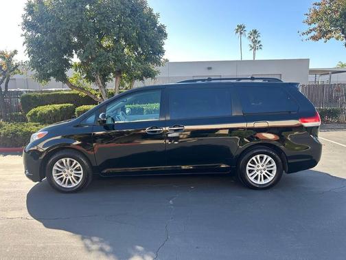 2011 Toyota Sienna XLE