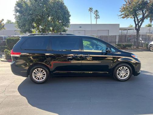 2011 Toyota Sienna XLE