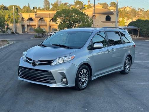 2020 Toyota Sienna XLE