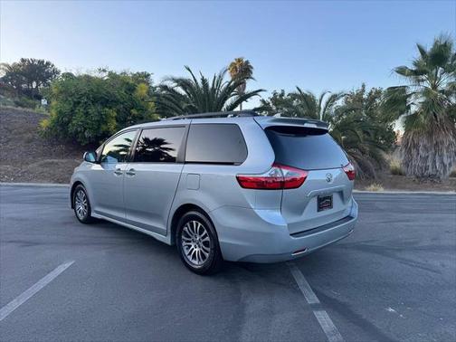 2020 Toyota Sienna XLE