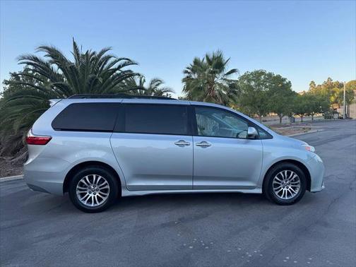 2020 Toyota Sienna XLE