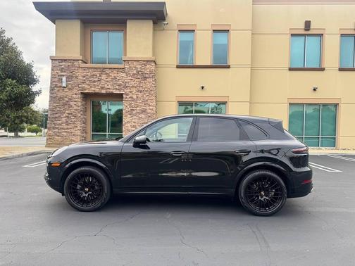 Black 2023 Porsche Cayenne Platinum Edition