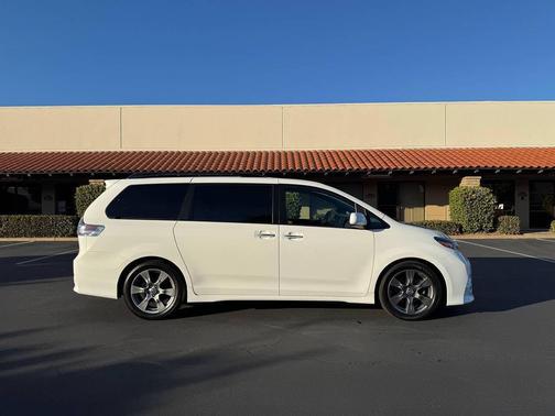 2017 Toyota Sienna SE Premium