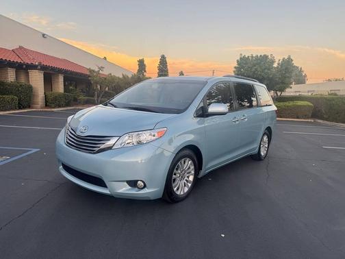 2016 Toyota Sienna XLE
