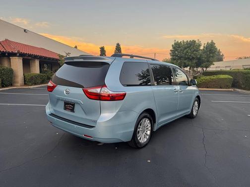 2016 Toyota Sienna XLE