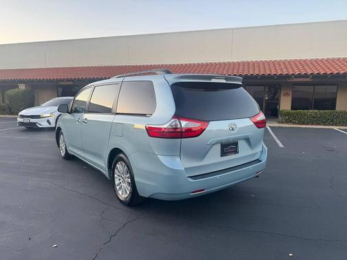 2016 Toyota Sienna XLE