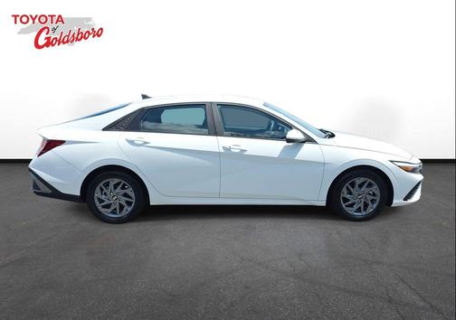 White 2024 Hyundai ELANTRA SEL