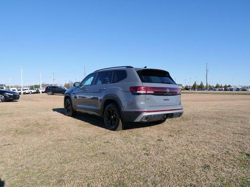 2024 Volkswagen Atlas 2.0T SE w/Technology 4MOTION