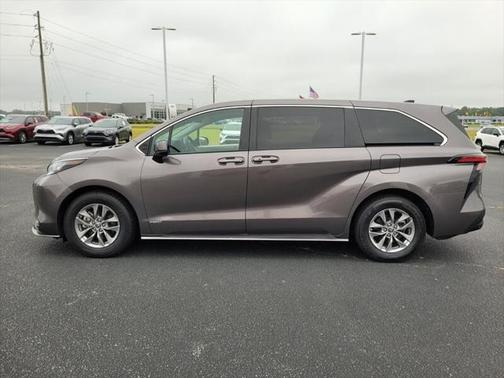 2021 Toyota Sienna LE