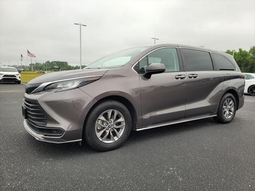 2021 Toyota Sienna LE