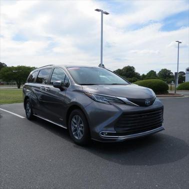 2021 Toyota Sienna XLE 8 Passenger