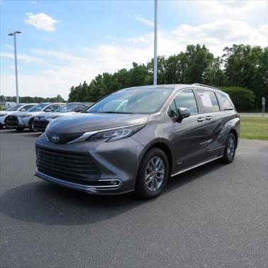 2021 Toyota Sienna XLE 8 Passenger